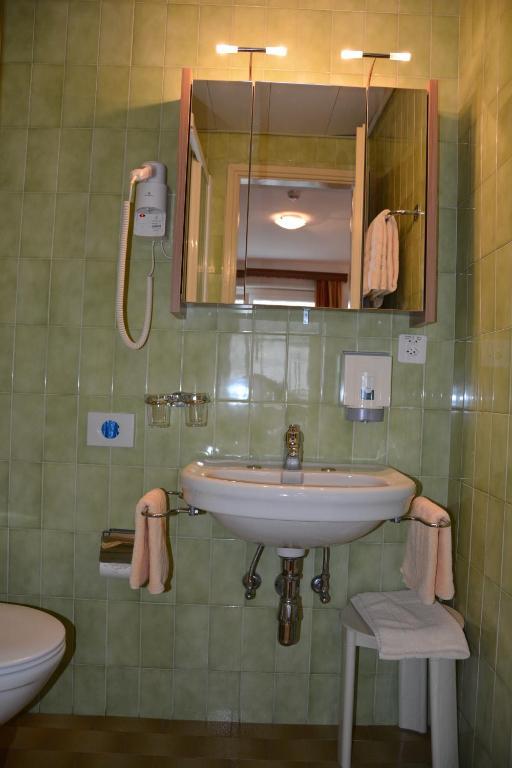 Hotel Dischma - Free Bus And Train Ticket Paradiso Room photo